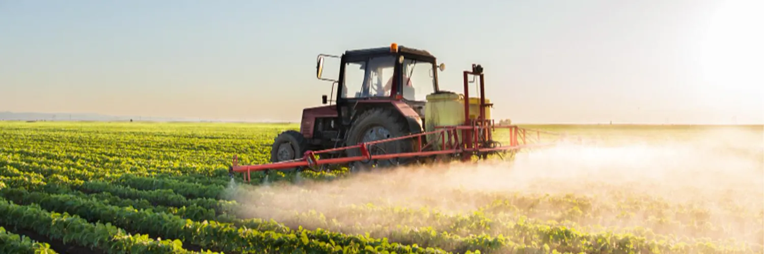 Pulverização Tratorizada Trator fazendo a pulverização do Destroyer